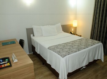 Impar Suites Expominas Hotel