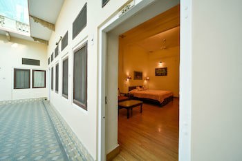 Arya Niwas