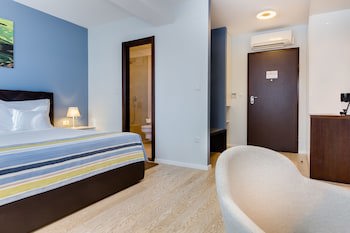 Bb Residence