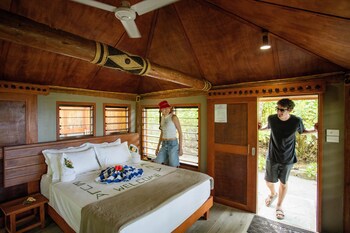 Barefoot Manta Island
