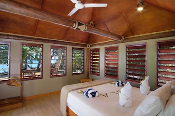 Barefoot Manta Island