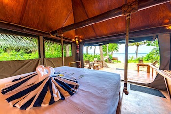 Barefoot Manta Island