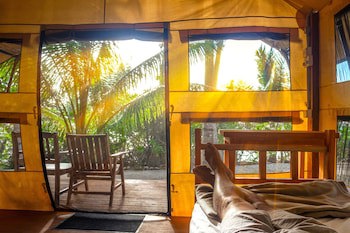 Barefoot Manta Island