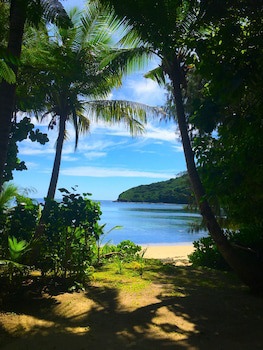Barefoot Manta Island