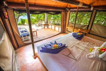 Barefoot Manta Island