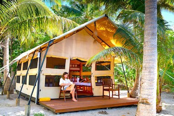 Barefoot Manta Island