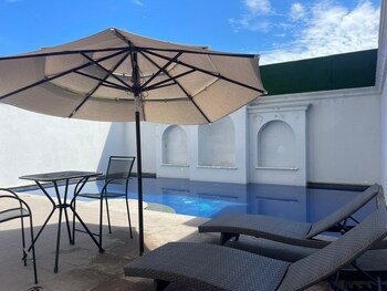 Casabella Art/Boutique Hotel