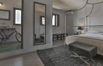 El Palomar Hotel