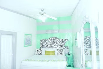 Hotel Ivania's