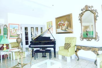 Hotel Ivania's