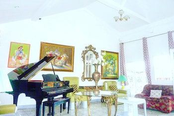 Hotel Ivania's