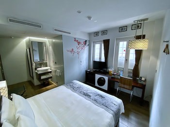 Bliss Hotel Singapore