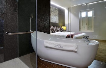 Bliss Hotel Singapore