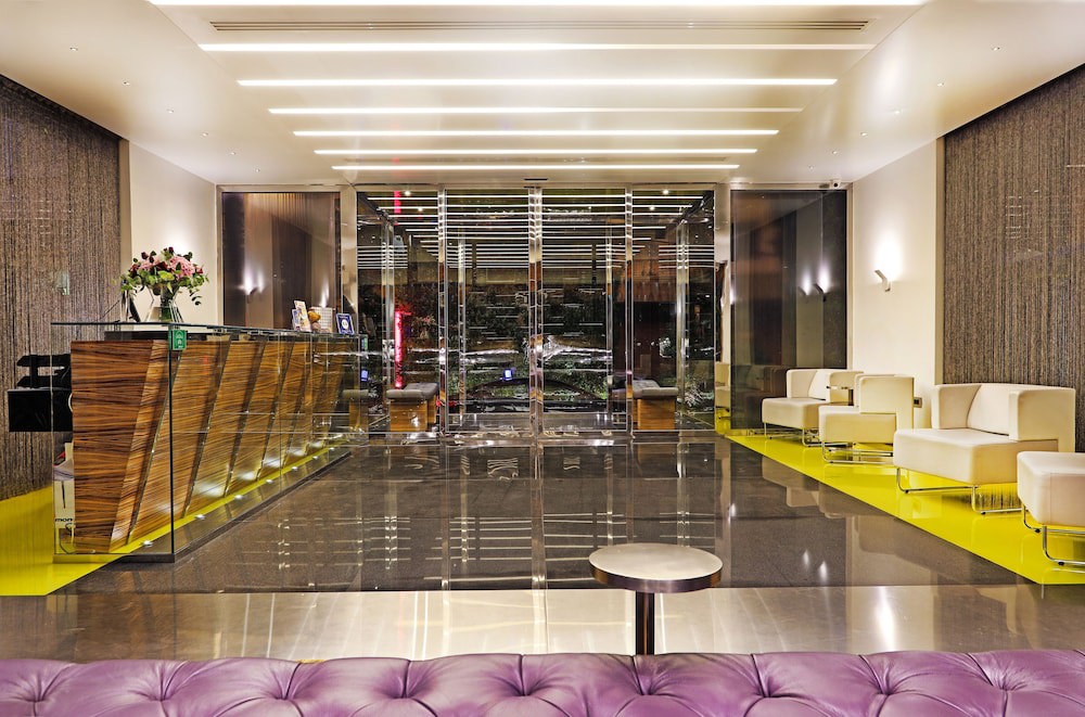 Warwick Stone 55 Hotel