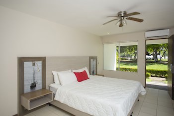 Puerto Azul Boutique Resort & Marina