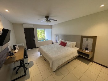 Puerto Azul Boutique Resort & Marina