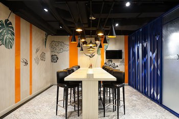 Holiday Inn Express Bangkok Sukhumvit 11, An Ihg Hotel