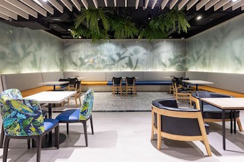 Holiday Inn Express Bangkok Sukhumvit 11, An Ihg Hotel