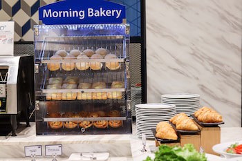 Holiday Inn Express Bangkok Sukhumvit 11, An Ihg Hotel