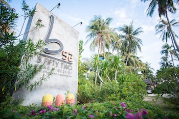 B52 Beach Resort