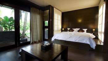 B52 Beach Resort