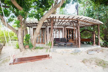 B52 Beach Resort