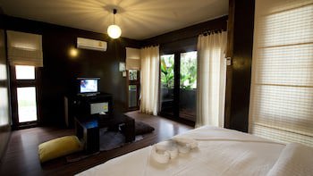 B52 Beach Resort