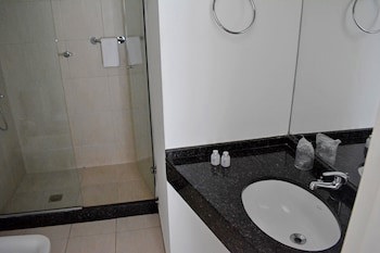 De La Plaza Hotel