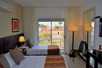 De La Plaza Hotel