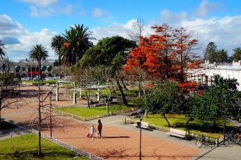 De La Plaza Hotel
