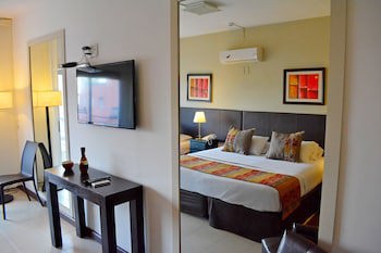 De La Plaza Hotel