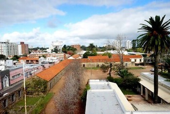 De La Plaza Hotel