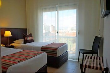 De La Plaza Hotel