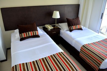 De La Plaza Hotel