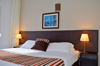 De La Plaza Hotel