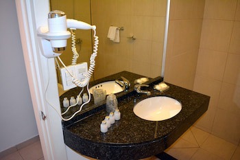 De La Plaza Hotel