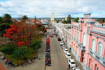 De La Plaza Hotel