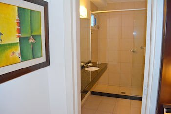 De La Plaza Hotel