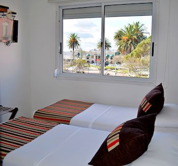 De La Plaza Hotel