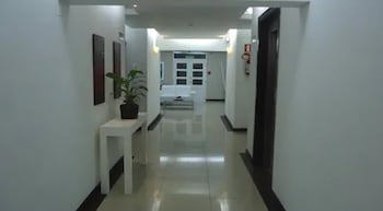 De La Plaza Hotel