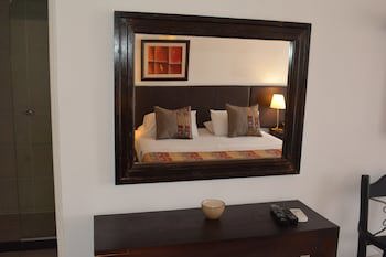 De La Plaza Hotel