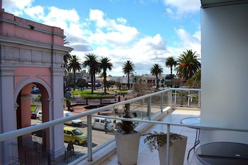De La Plaza Hotel