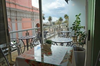 De La Plaza Hotel