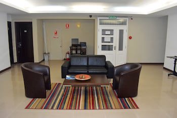 De La Plaza Hotel