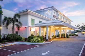 Microtel By Wyndham South Forbes Near Nuvali