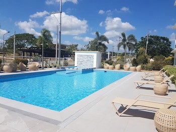 Microtel By Wyndham South Forbes Near Nuvali
