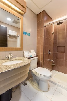 Microtel By Wyndham South Forbes Near Nuvali