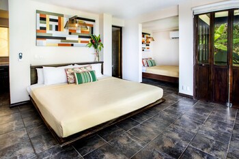 Tiki Villas Rainforest Lodge & Spa