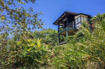 Tiki Villas Rainforest Lodge & Spa