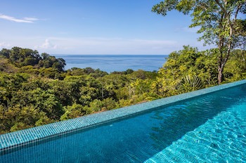 Tiki Villas Rainforest Lodge & Spa